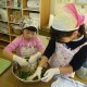 親子料理教室（平成23年1月）鶏のなべてり焼き・ごまあえ・チョコレートのお菓子